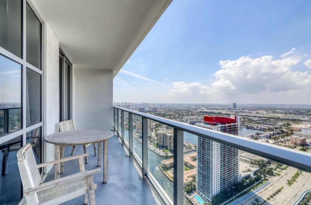 5 Amenities Luxury 3 Bedroom Front Intercostal View Hollywood Bagian luar foto